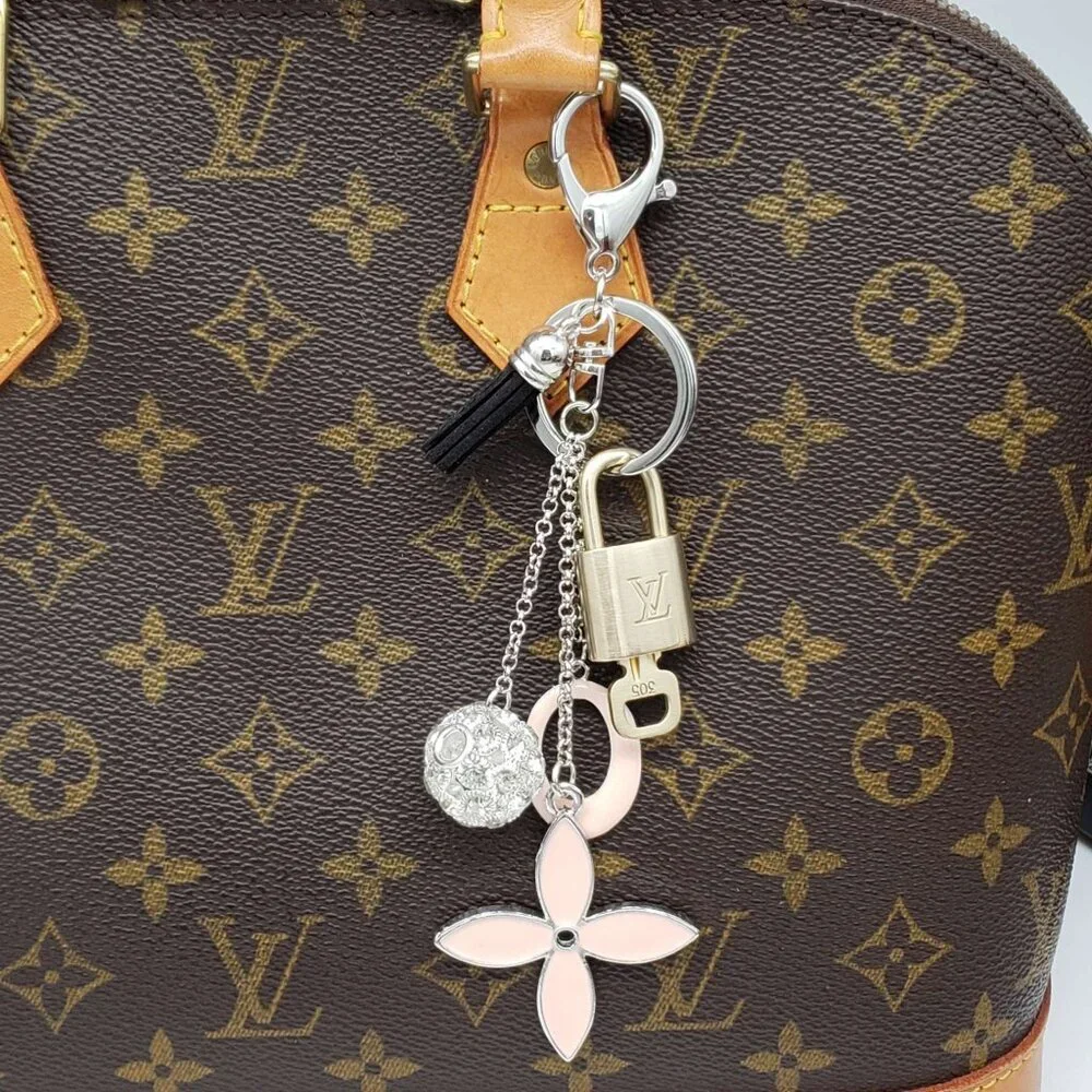 Louis Vuitton Authentic Gold Lock 🔒 Unbranded Flower Keychain Charm for Bags